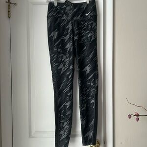 NIKE DRI FIT WOMENS XS NWT TRAINING EXERCISE PANTS BLACK GRAY YOGA RUN LEGGINGS